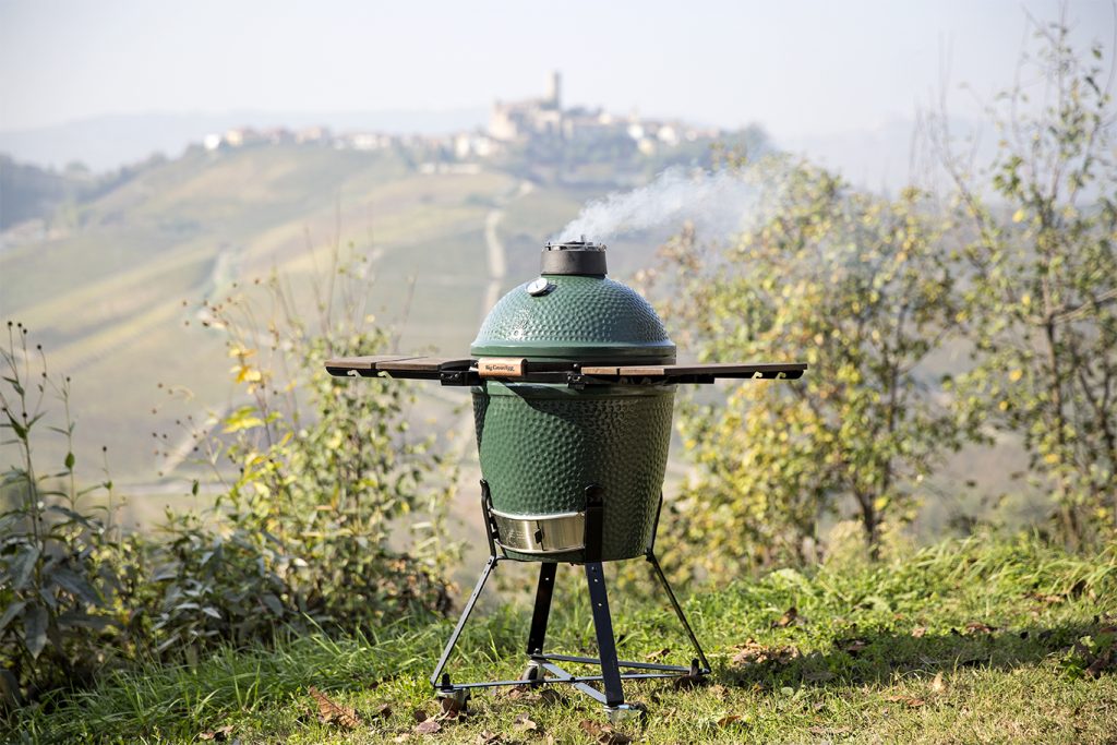 Barbecue Big Green Egg en plein air