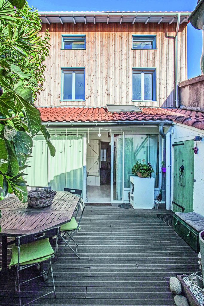 Surélévation en bois par Espace Charpente, terrasse