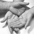 Liliana Porter, Untitled (hands and triangle), 1973, Collection Les Abattoirs, Musée - Frac Occitanie Toulouse
