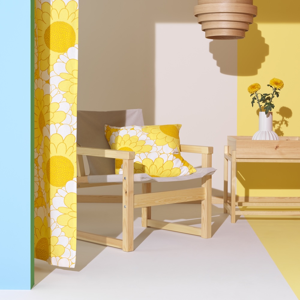 de fil en déco entre quatre murs revêtements muraux peinture papier peint déco décoration design ameublement aménagement couleur atypique moderne contemporain ikea jaune siege coussin chaise table fleur lustre