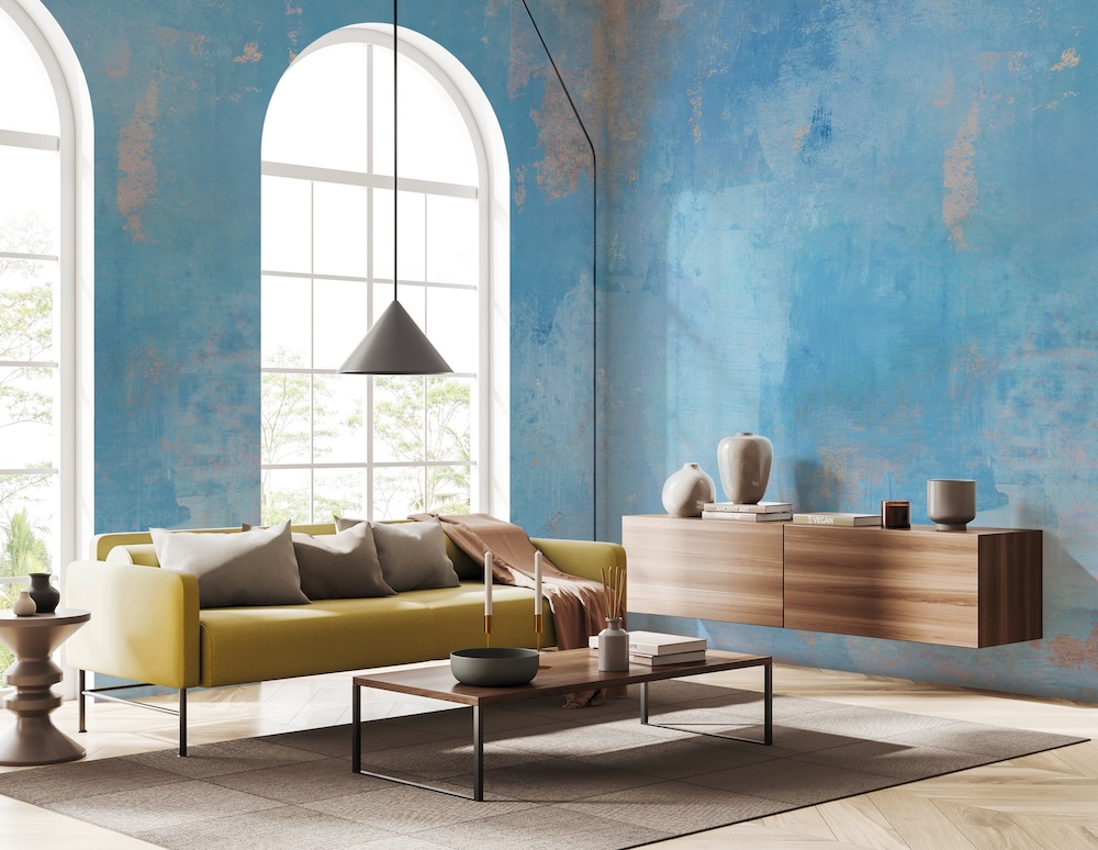 de fil en déco entre quatre murs revêtements muraux peinture papier peint déco décoration design ameublement aménagement couleur atypique moderne contemporain © WallPepper® - Levante - Barbara Mancini © bleu canapé salon table basse desserte luminaire